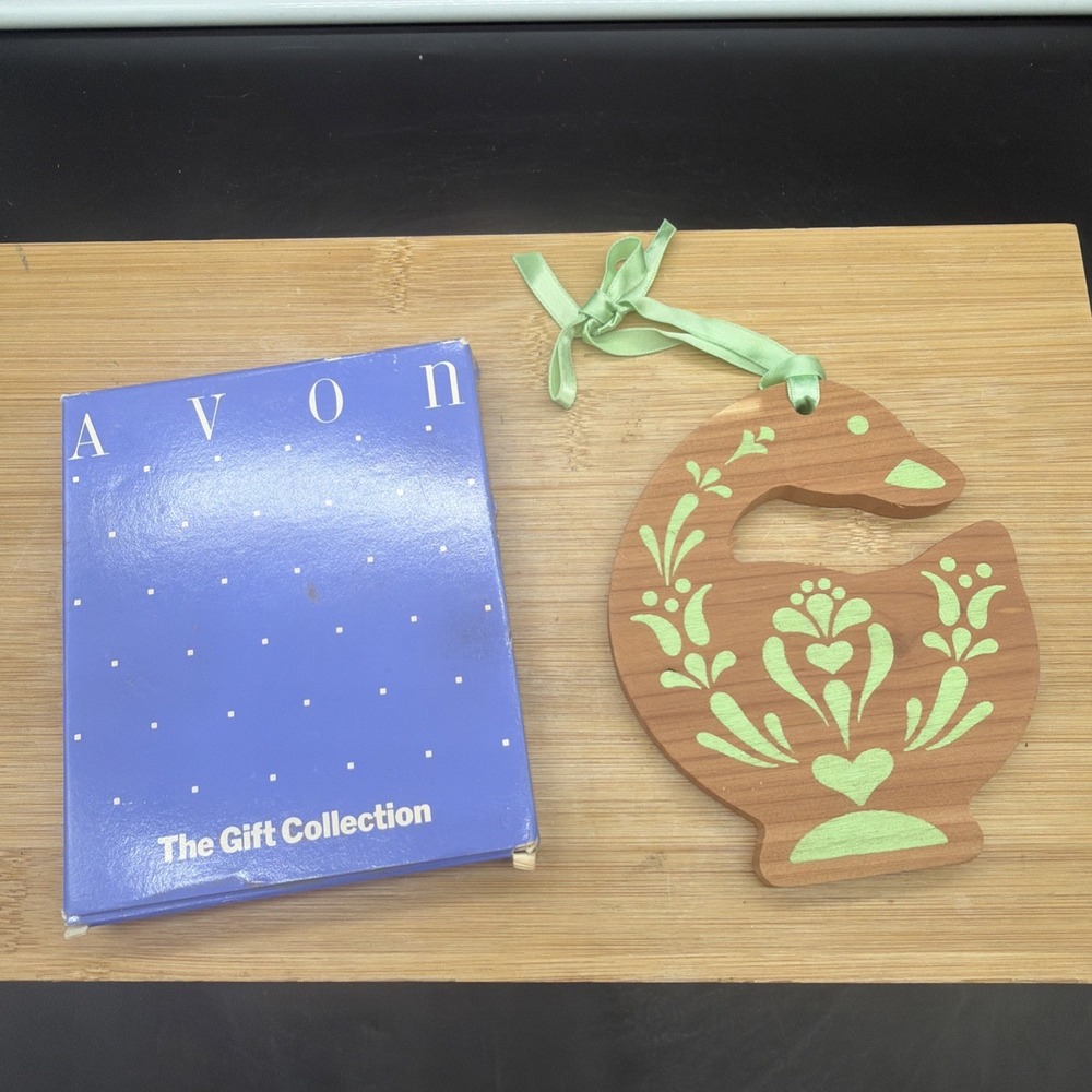 NEW VTG Avon Gift Collection Cedar Charm Hanging Wooden Goose Grandmacore